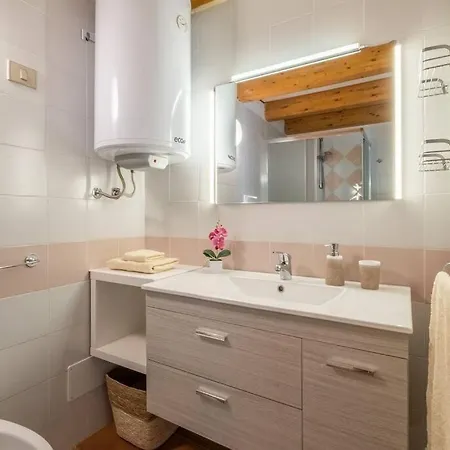 בית נופש Sea View- 5 Minutes From The Garden, Wi-fi, Bbq