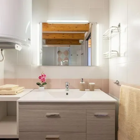 Holiday home Sea View- 5 Minutes From The Garden, Wi-fi, Bbq