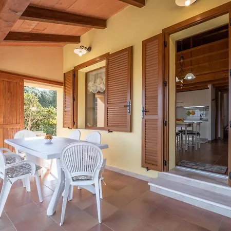 Feriehus Sea View- 5 Minutes From The Garden, Wi-fi, Bbq Costa Rei